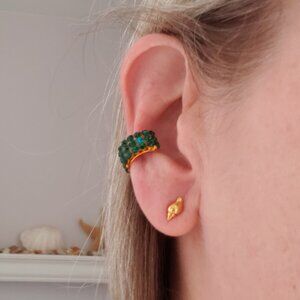Emerald rhinestone ear cuff